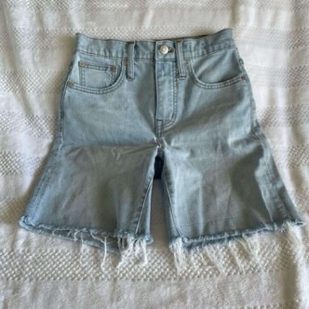 New NWOT Madewell High Rise Mid Length Denim Short, Size 23